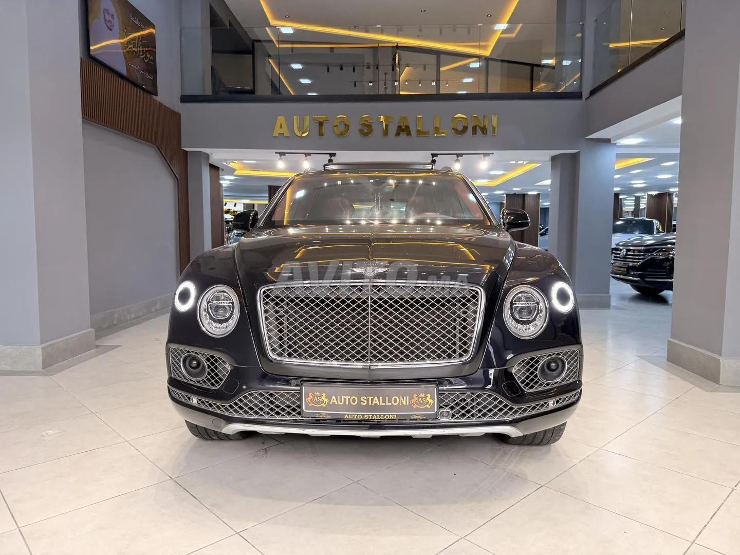 Bentley Bentayga Full Carbon — Noir Onyx, showroom Auto Stalloni